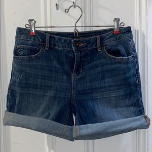 DONATED Simply Vera Vera Wang roll cuff Jean short sz 2